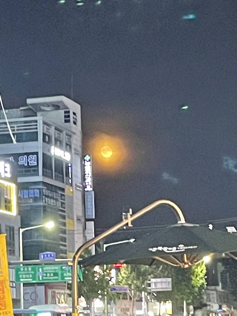 와 오늘 달 진짜 크고 붉다 | 인스티즈