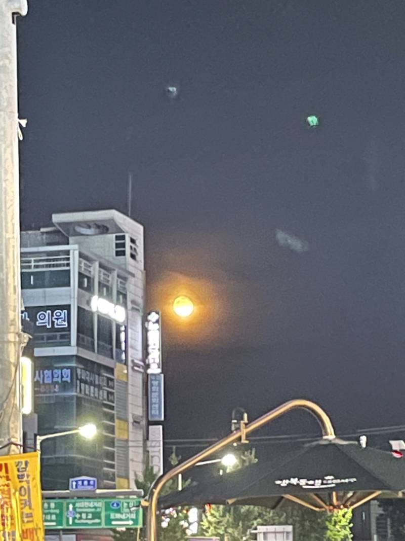 와 오늘 달 진짜 크고 붉다 | 인스티즈