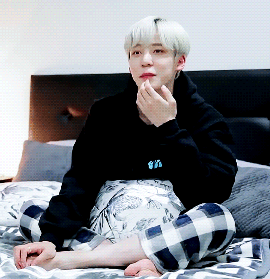 [잡담] 에이티즈 윤호 웃는 표정, 평소 표정, 그리고 '이 표정' | 인스티즈