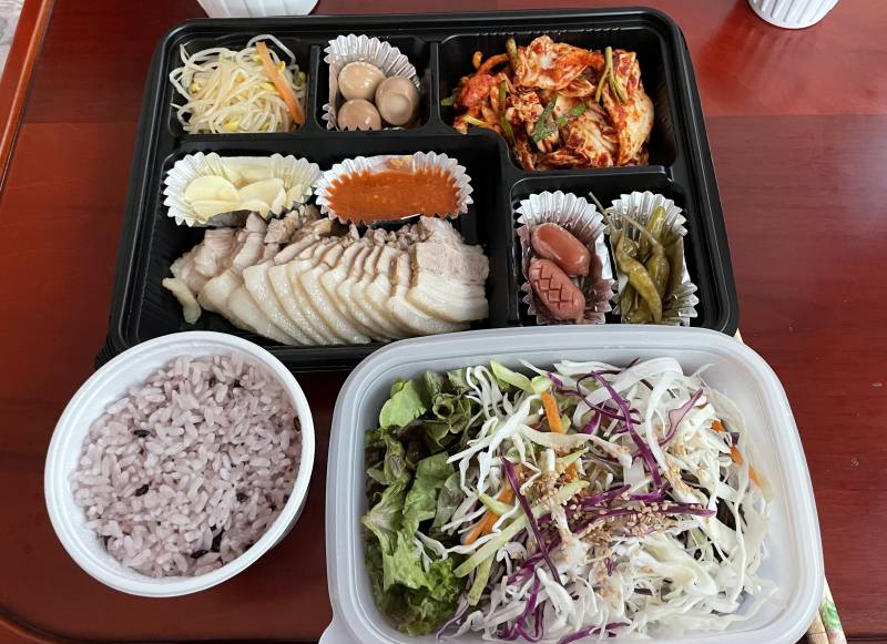 와 보쌈도시락에 미니막국수 시켰는데 양 무슨 일? | 인스티즈