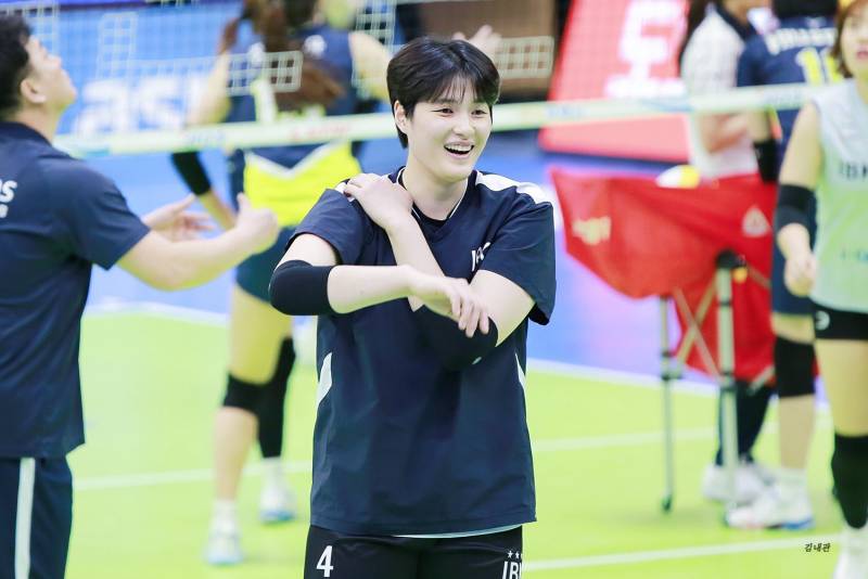 김희진 선수 사진 저장하는데 새삼 홈마의 민족이라는 걸 깨닫고 있음ㅋㅋㅋㅋㅋㅋㅋ | 인스티즈