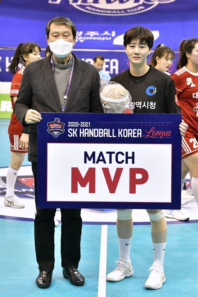 올림픽플에 살짝 끼얹어서 멋쁨쩌는 온아언니봐줘 | 인스티즈