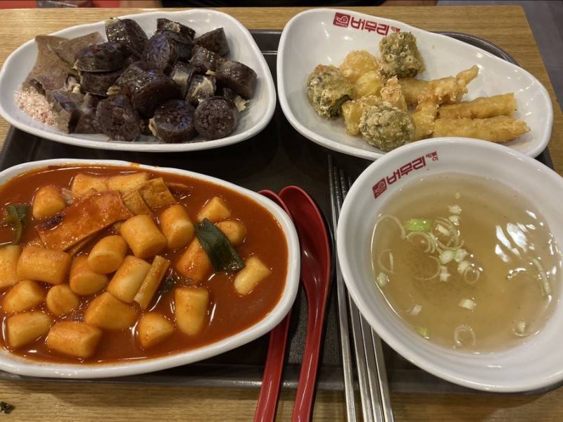 오늘 점심 떡볶이먹을건데 제발 골라줘 한달만이야ㅜㅜ | 인스티즈