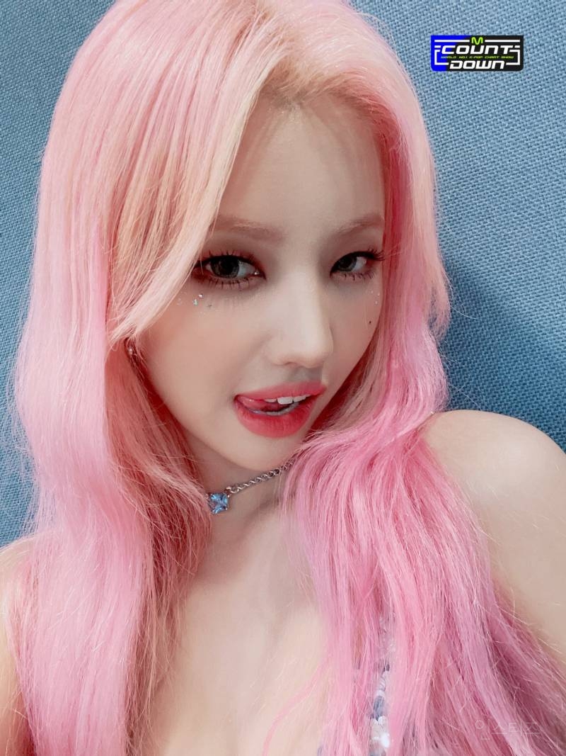 데뷔 후 처음으로 핑크 머리한 전소연.jpg | 인스티즈