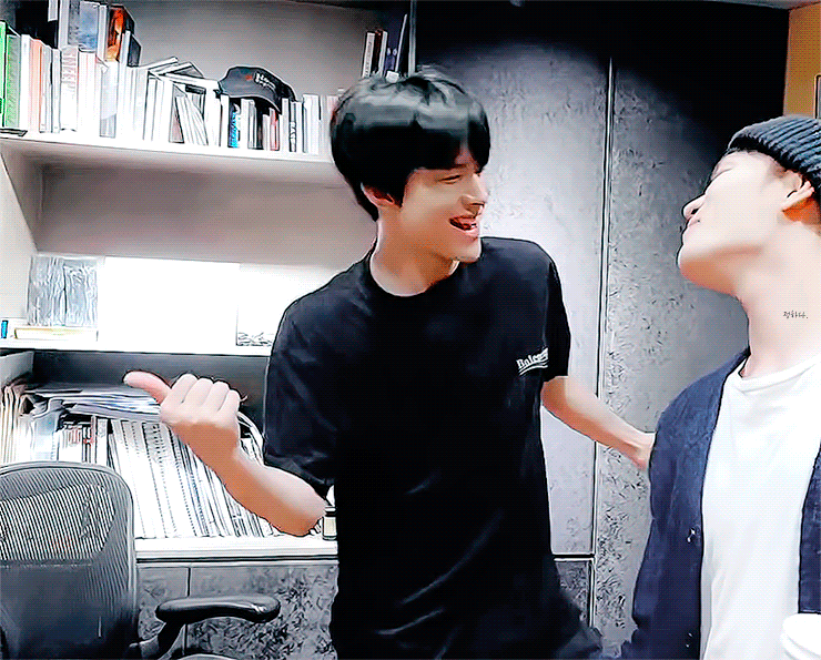 [잡담] 김정우 바이브…숨길 수 없는 귀여움🐶😇 | 인스티즈