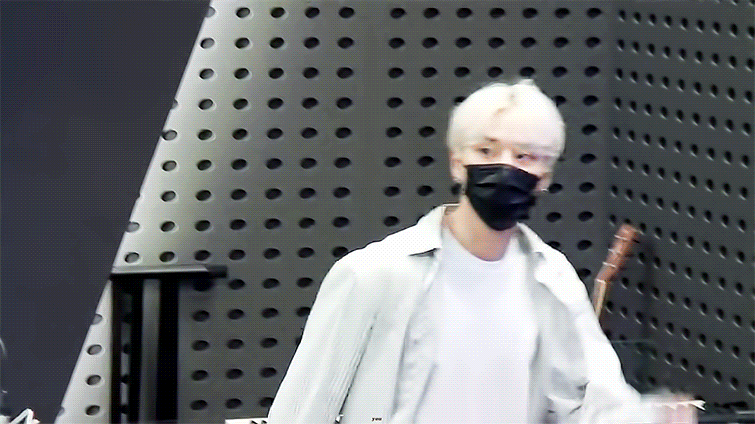 [잡담] 고양이가 주인 몰래 폰을 가지고 도망 갔다🐱 | 인스티즈