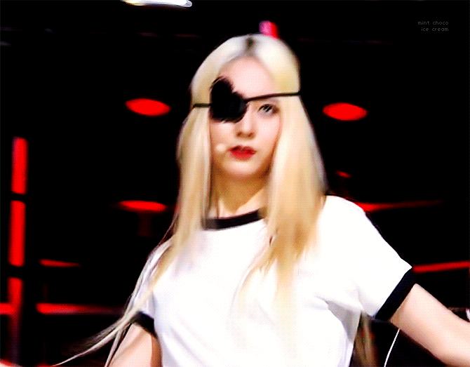 지금봐도 거를 타선이 없는 에프엑스 무대의상...gif | 인스티즈