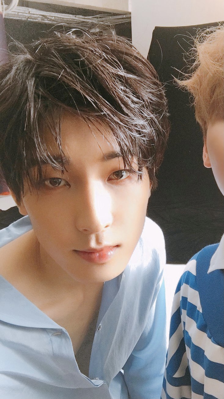 [잡담] 세븐틴 원우 사진 주웠는데 특유의 나른한 분위기 진짜 좋다..ㅜ | 인스티즈