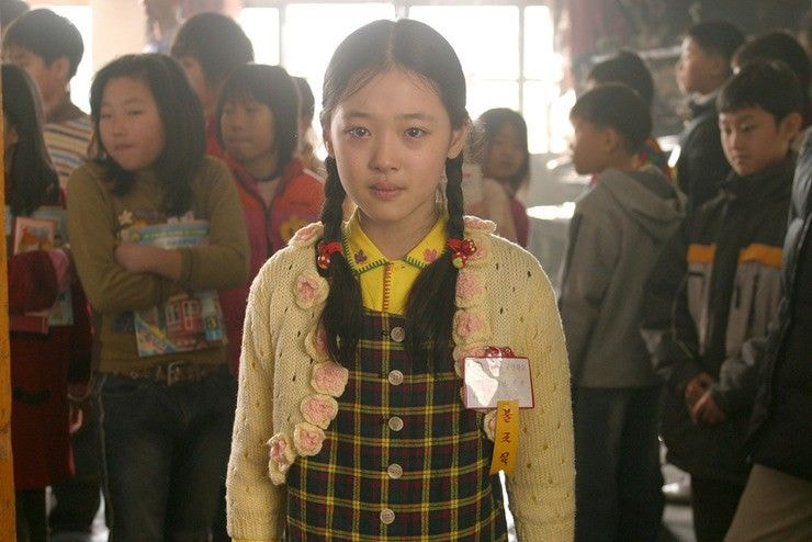 [잡담] 지극히 내 기준 연예인 중에 어릴 적 사진 예쁘기로 원탑인 것 같은 여돌,,, | 인스티즈