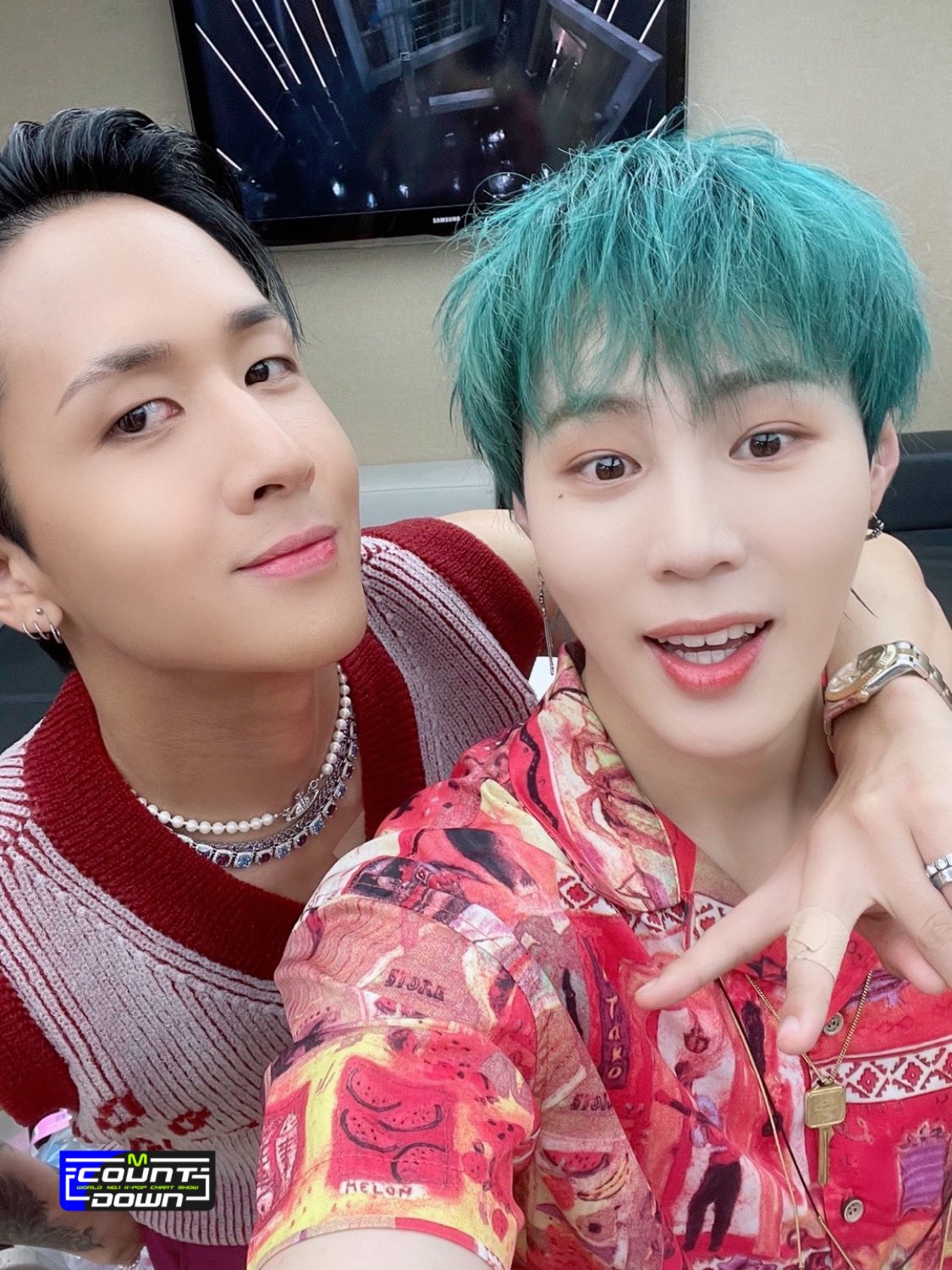 [잡담] 하성운 라비 엠카 셀카 넘 귀엽다 | 인스티즈