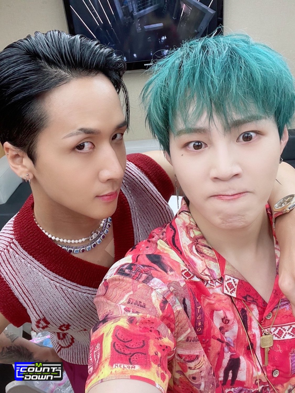 [잡담] 하성운 라비 엠카 셀카 넘 귀엽다 | 인스티즈