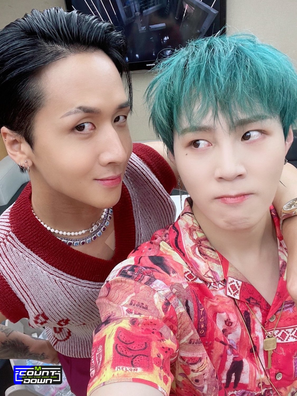 [잡담] 하성운 라비 엠카 셀카 넘 귀엽다 | 인스티즈