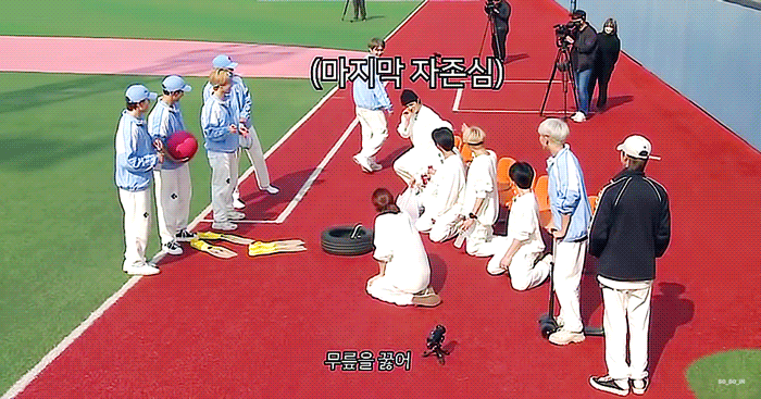 [잡담] 아니 이제 보니까 무릎꿇은 팀에 | 인스티즈