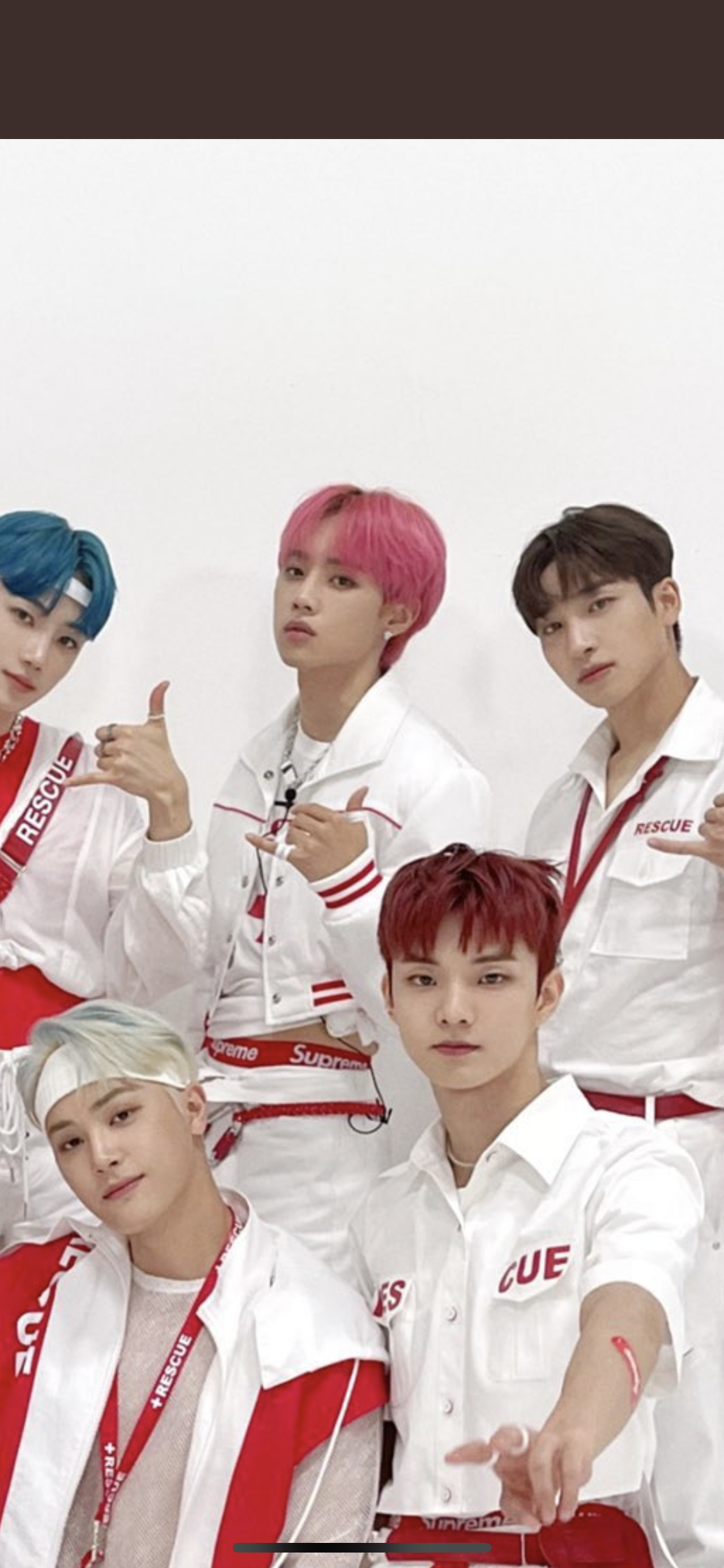 [잡담] 헐 더보이즈 코디 예쁘길래 한명씩 디테일 확대해서 보다가 이거보고 깜짝놀람 | 인스티즈