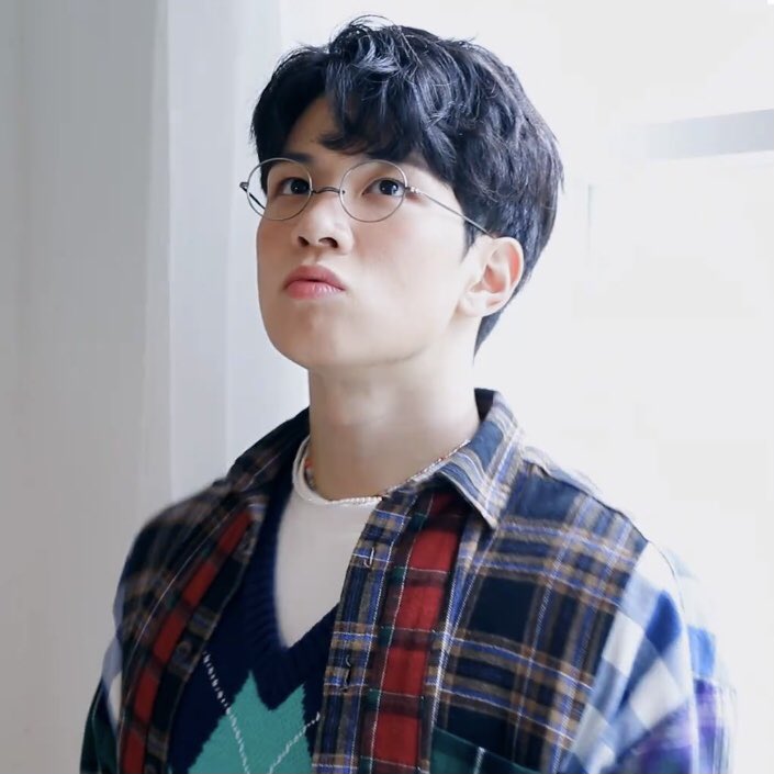 [잡담] 세상에서 안경 제일 잘어울리는 토끼아니면 곰돌이 | 인스티즈