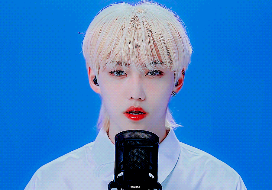 [잡담] 필릭스 진짜 걍 갑자기 지구에 툭 떨어진 것 같이 생김 | 인스티즈