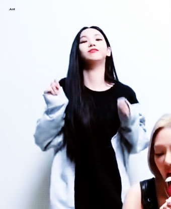 [잡담] 카리나 이 옷 넘 잘 어울려 | 인스티즈