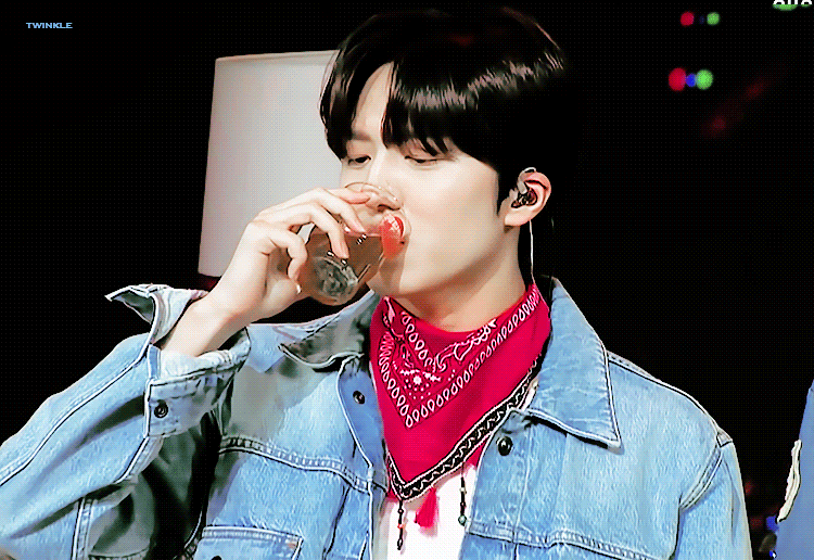 [잡담] 강찬희 이거 완전 목욕 2번해서 화난 강쥐같아 | 인스티즈