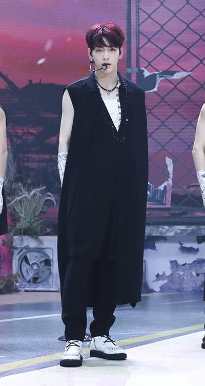 [잡담] 수빈 의상 되게 특이하다 | 인스티즈