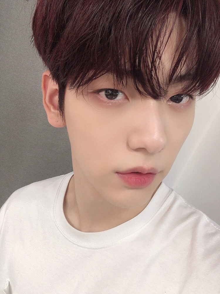 [잡담] 헐 투바투 메이크업팀 진짜… 수빈이한테 실버 아이라인 그려줌 | 인스티즈