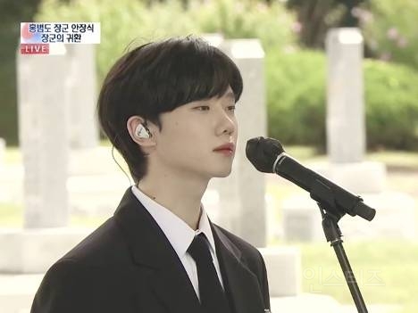 [잡담] 오늘자 홍범도 장군 안장식 추모 공연에서 흑발 레전드 찍은 하현상 | 인스티즈