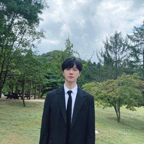 [잡담] 오늘자 홍범도 장군 안장식 추모 공연에서 흑발 레전드 찍은 하현상 | 인스티즈