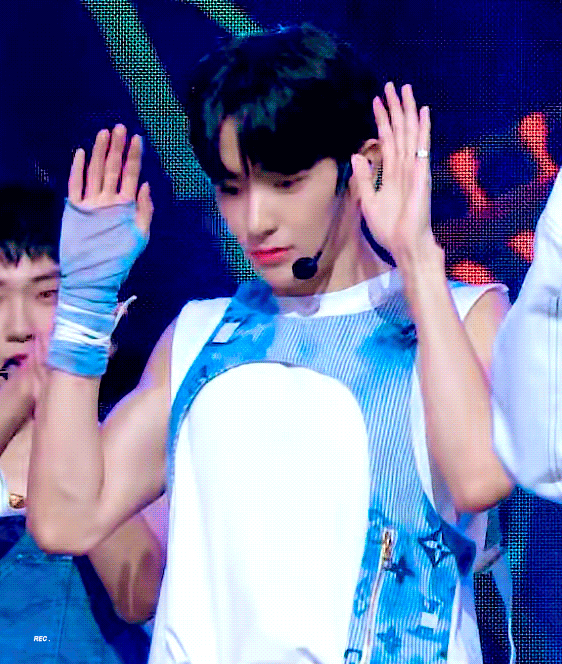 [잡담] 이재현 물색 핸드워머 낀거 잘어울린다 | 인스티즈