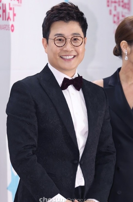 김성규 좋아한다니까 엄마는 김성주 좋아하는줄 알고있음. 흐뭇하게 바라보는데 아니라고 40 | 인스티즈