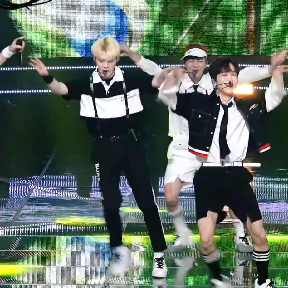 [잡담] 아 온앤오프 효진 무대하다가 이션 발 밟은거 ㅋㅋㅋㅋㅋㅋㅋㅋㅋㅋㅋ | 인스티즈