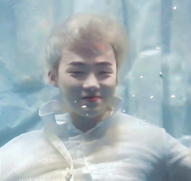 [잡담] 더보이즈 멤버들이 막내도 아닌 큐뉴를 귀여워하는 이유.gif | 인스티즈