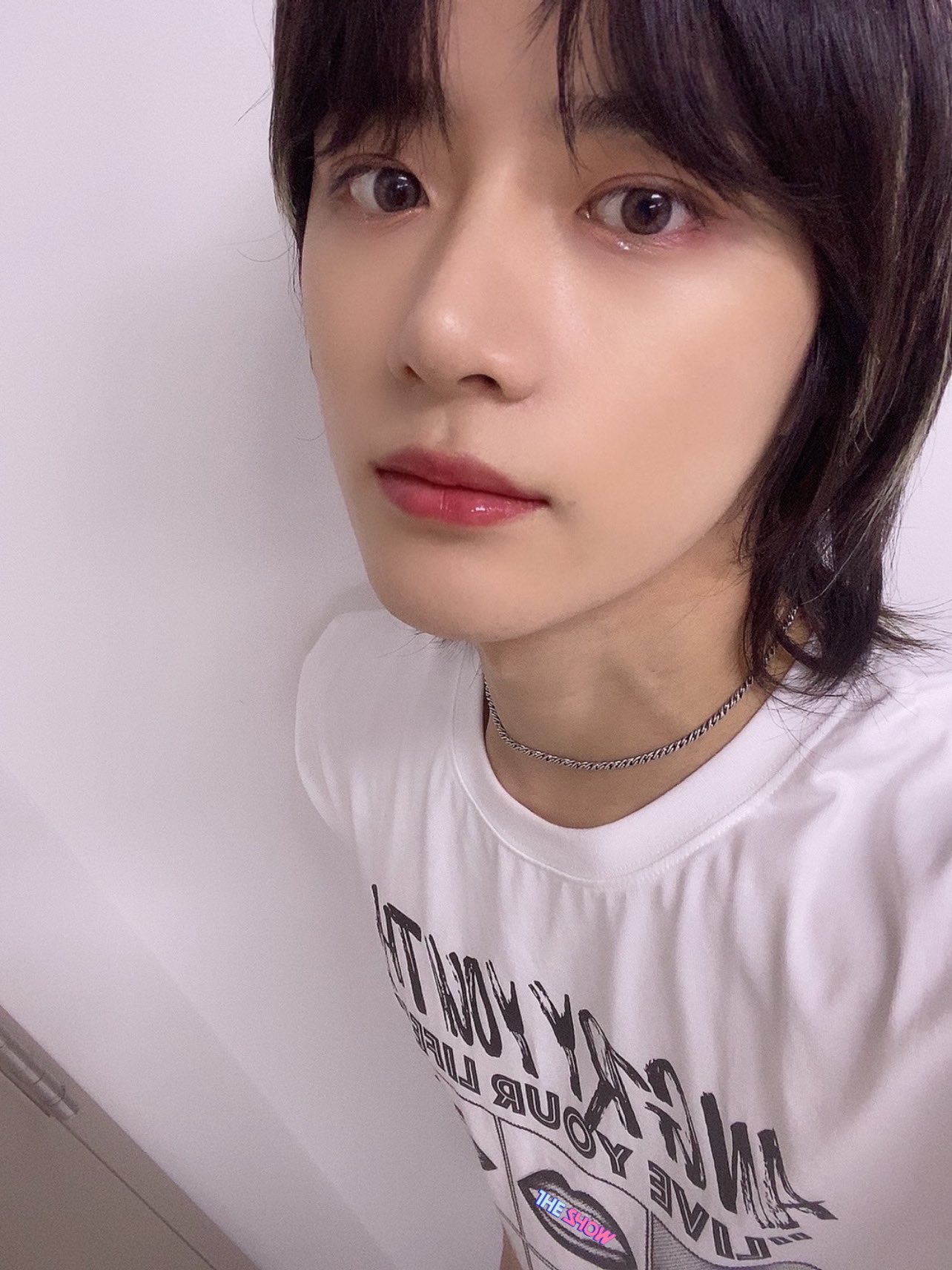 [잡담] 빅히트 웬만한 촬영은 몇달전에 거의 다 해놔서 나 사진 뜰때마다 낯가려 | 인스티즈