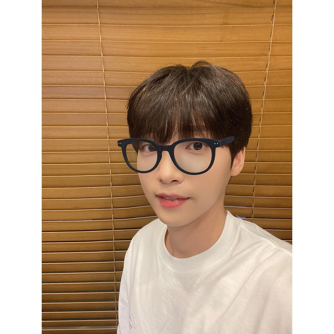 [잡담] 정세운 맨날 셀카존? 찾아서 셀카찍는거 너무 ㄱㅇㅇ | 인스티즈