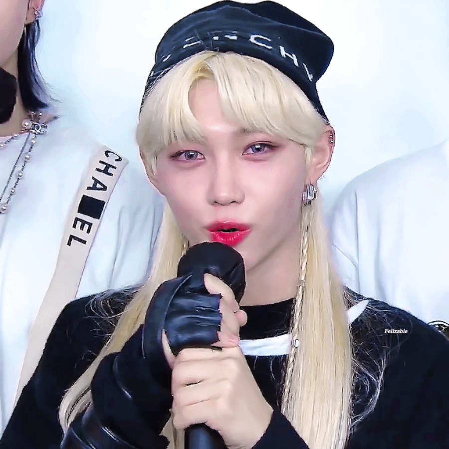 [잡담] 필릭스 이 움짤 진짜 예쁘게 생겼다 | 인스티즈