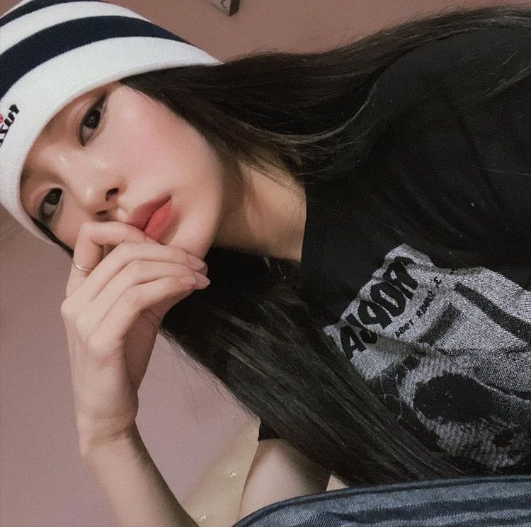 [잡담] 노제 골무비니가 잘 어울리는 여성 1위 | 인스티즈