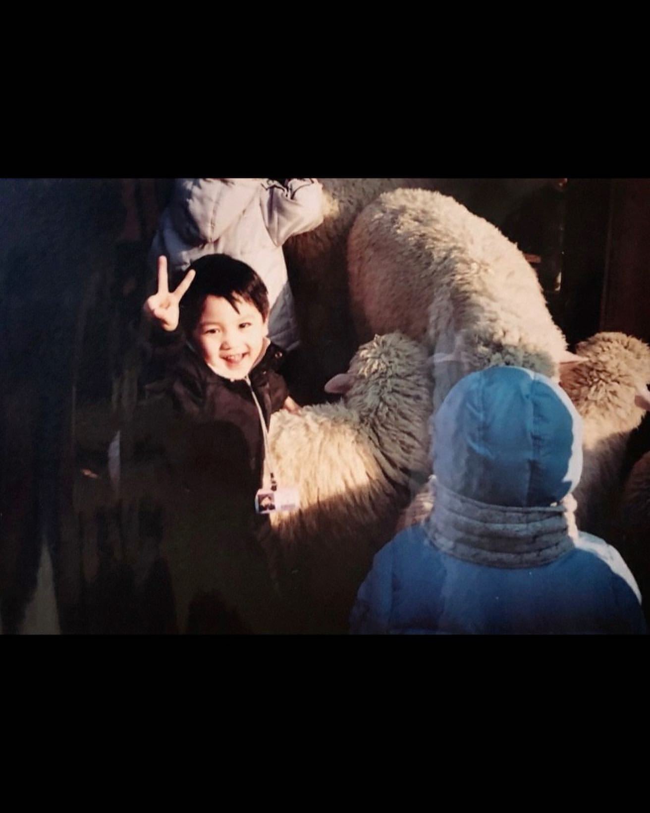 [잡담] 어린이날도 아닌데 아기때 사진올려주는 사랑둥이 | 인스티즈