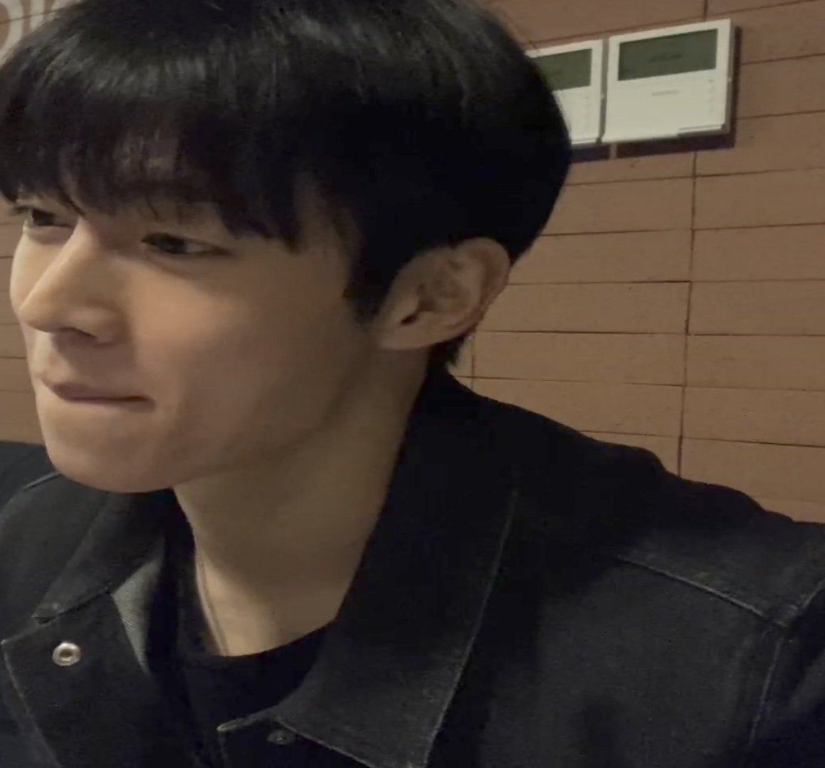 [잡담] 브이앱 화면 비율 납작해지는거 진짜 왜그러는거야ㅠㅠ | 인스티즈