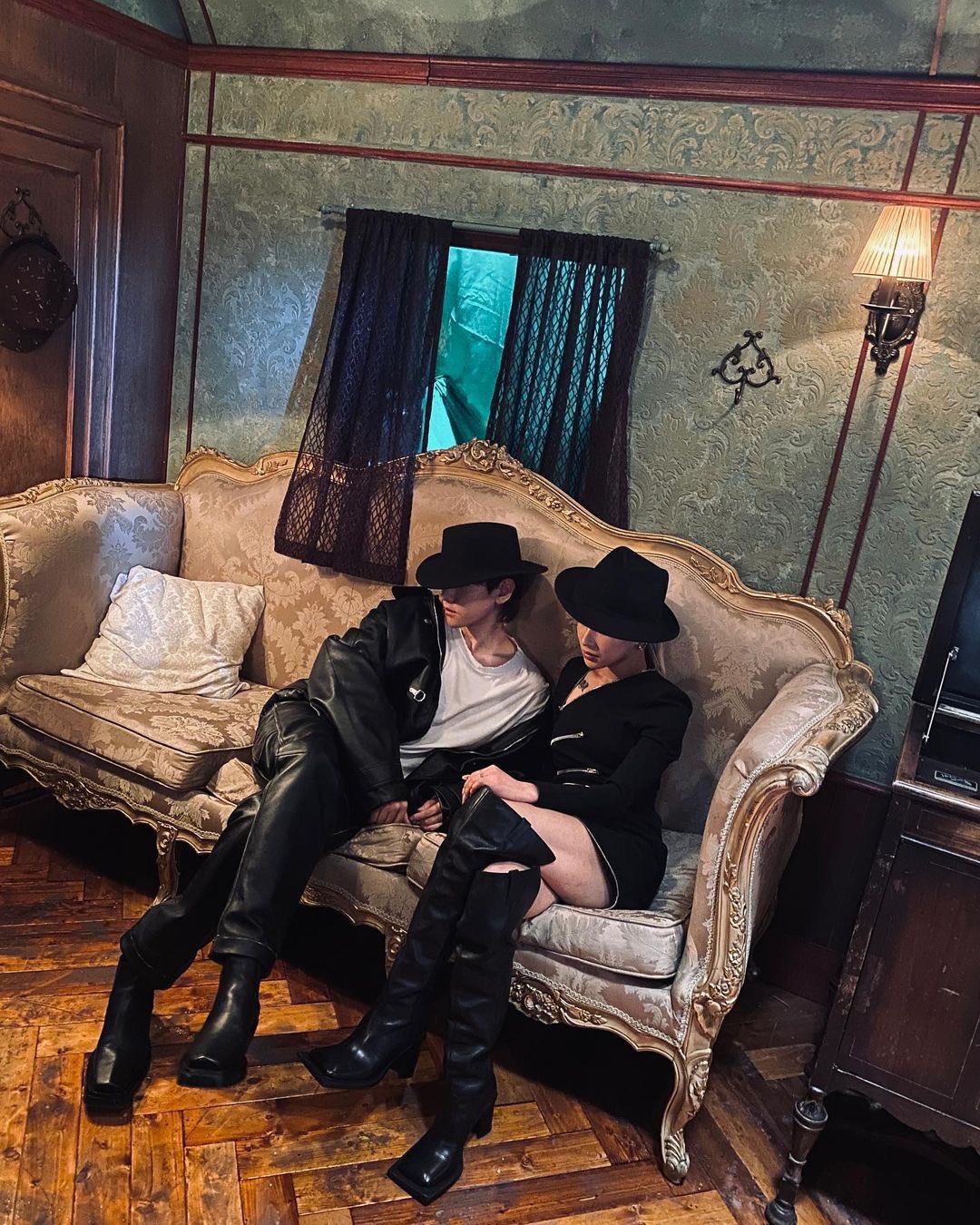 [잡담] 백현이 밤비팀 사진 중 홀리도록 좋은 사진 | 인스티즈