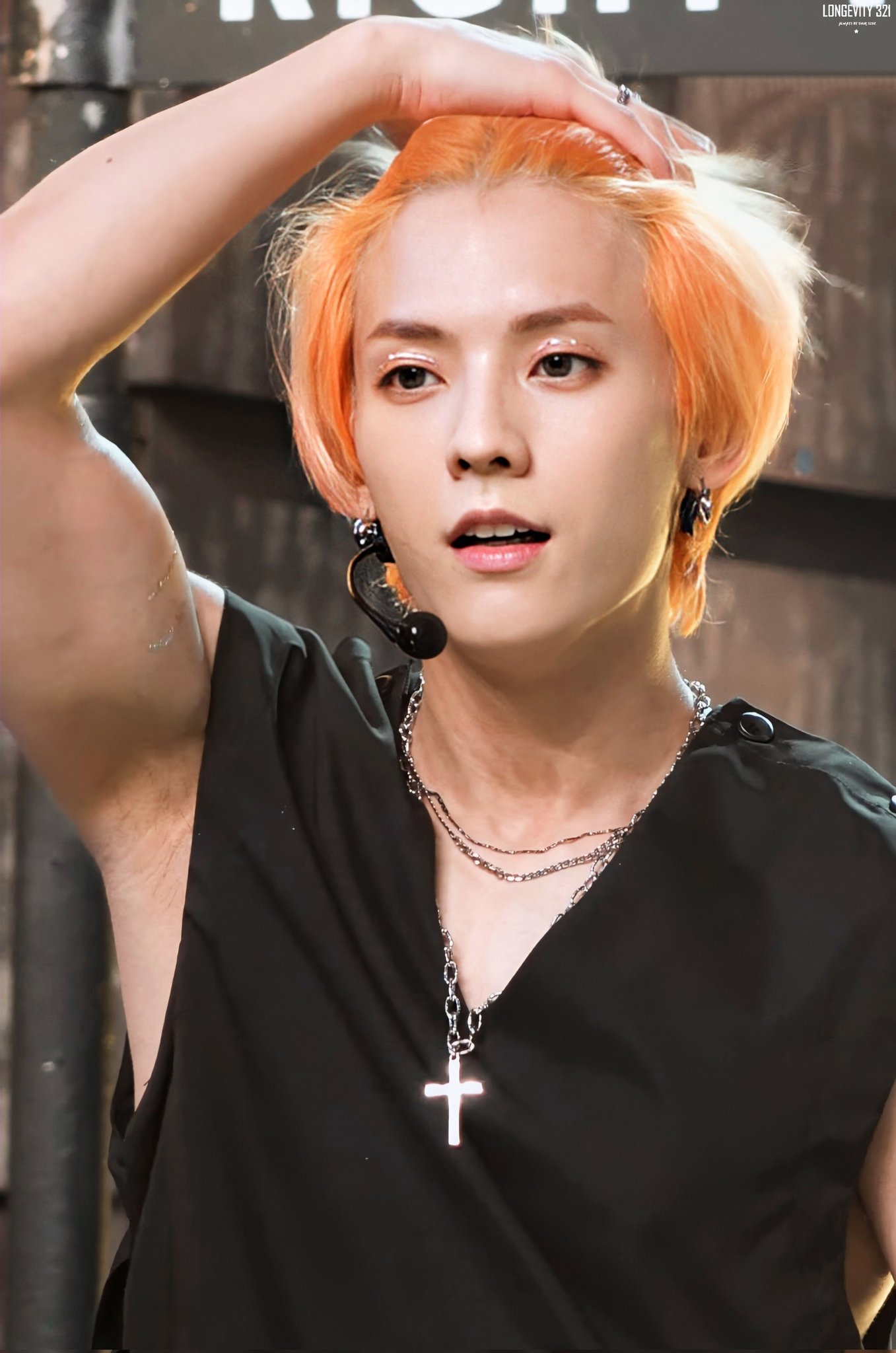 [잡담] 아이홀따라 글리터 붙인 메이크업 되게 특이하다 (주어 비투비 이민혁) | 인스티즈