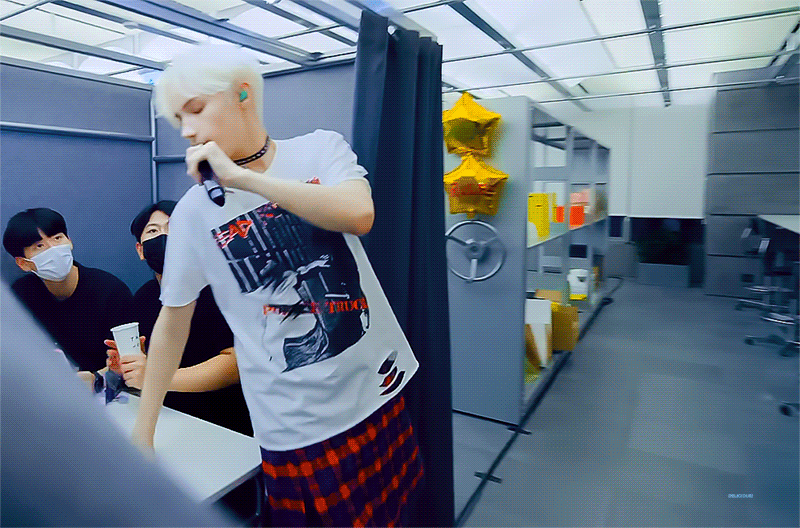 [잡담] 아 ㅜㅜㅋㅋㅋㅋㅋ 하이브 직원분 컵에 TXT MOA 써두신ㄴ것좀봐 | 인스티즈