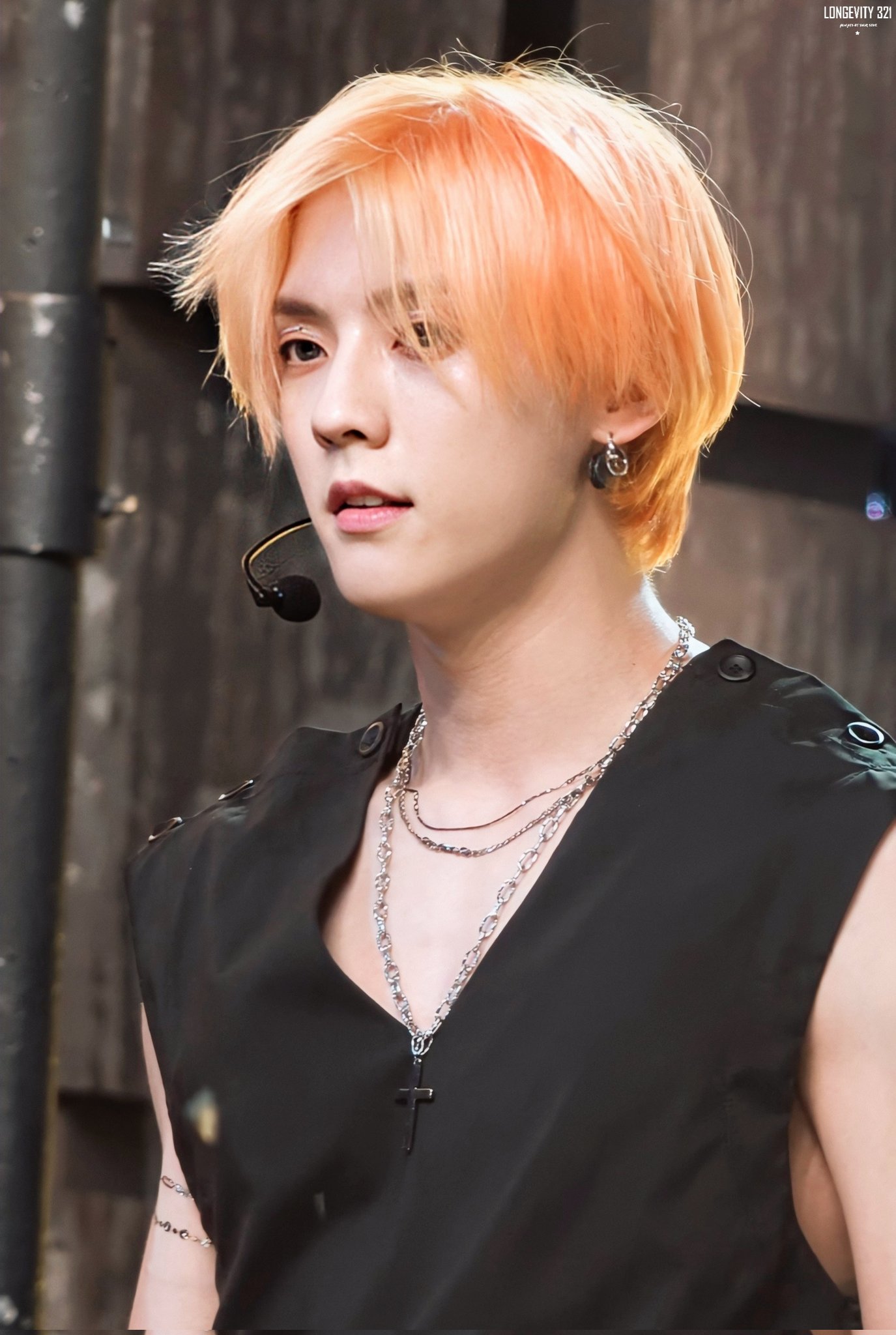 [잡담] 아이홀따라 글리터 붙인 메이크업 되게 특이하다 (주어 비투비 이민혁) | 인스티즈