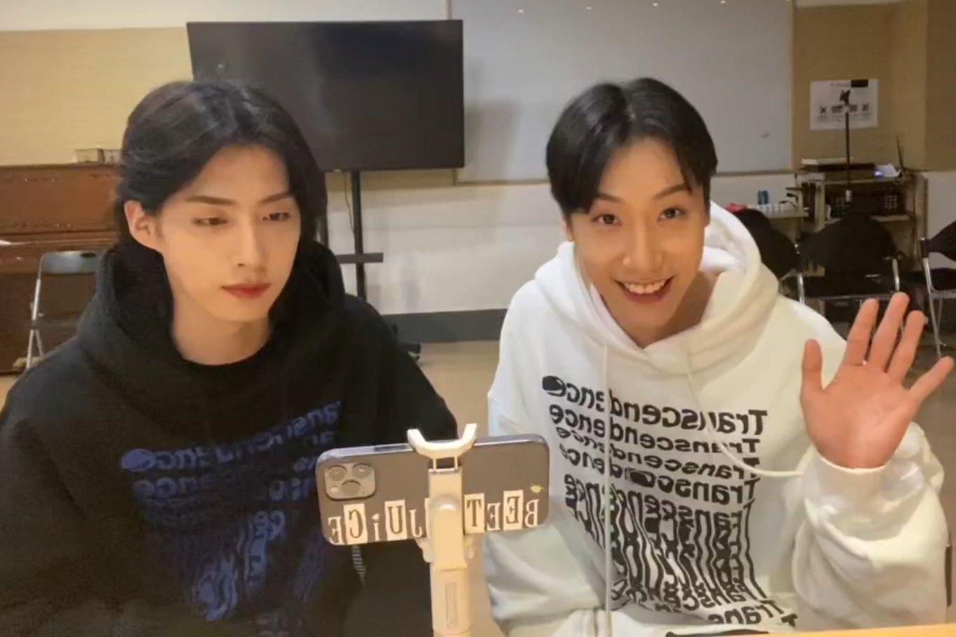 [잡담] 얘드라,,,,다들 이 그대로 자란 쌍둥이아이돌 봐조 | 인스티즈