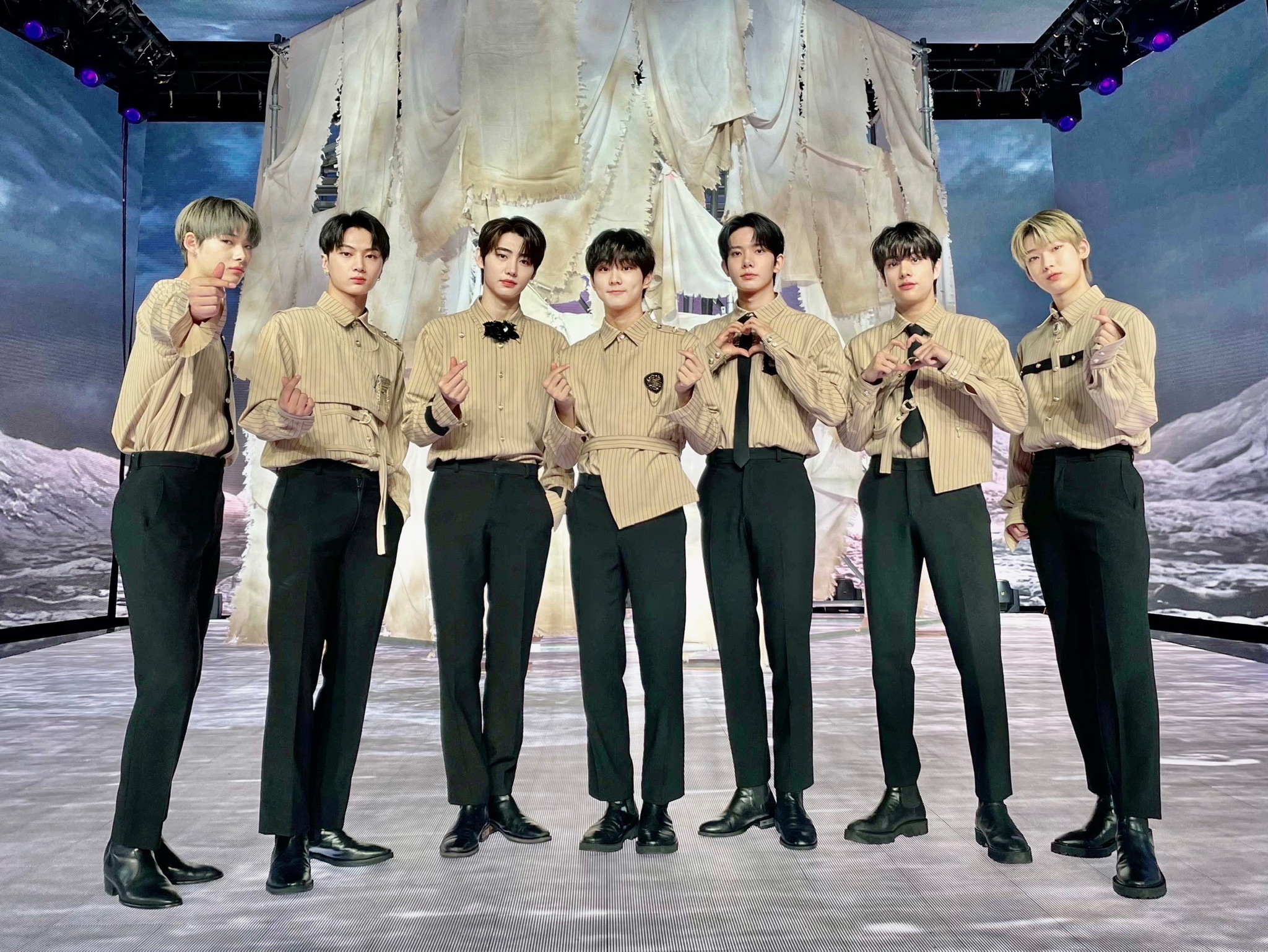 [잡담] 어린데 잘생긴 거 진짜 예의없다...대신 사궈주면 예의있음 | 인스티즈