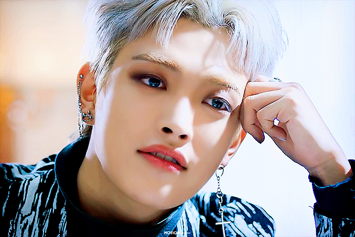 [잡담] 얘 컬러마스카라한 거 보고 싶다 | 인스티즈