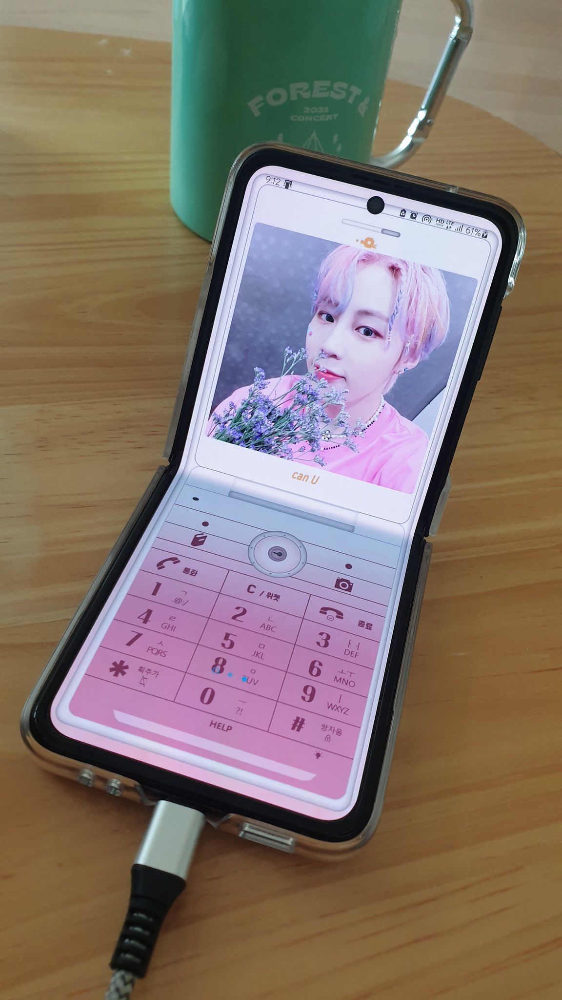 [잡담] z플립 하성운으로 폰배경 꾸민 거 보니까 뽐뿌 온다,,, | 인스티즈
