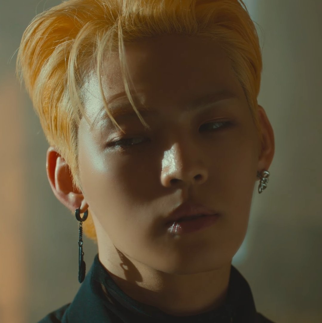 [잡담] 이 사진에서 김효진을 찾아보셔요 | 인스티즈