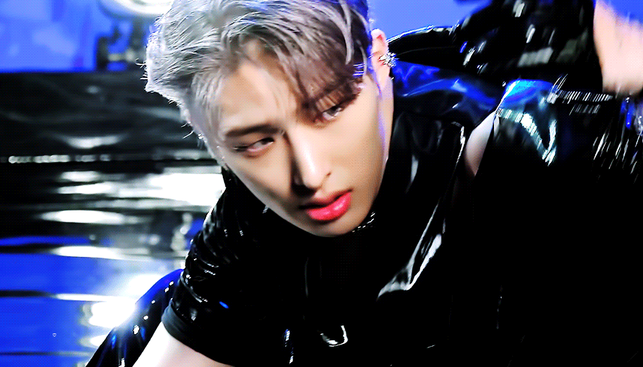 [잡담] 물 탁 쳤다가 너무 많이 튀어서 놀라는 표정인데 | 인스티즈