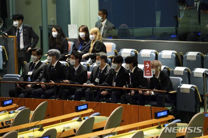 [잡담] 귀영웡…방탄 대통령 연설 듣고 있는중이래 | 인스티즈