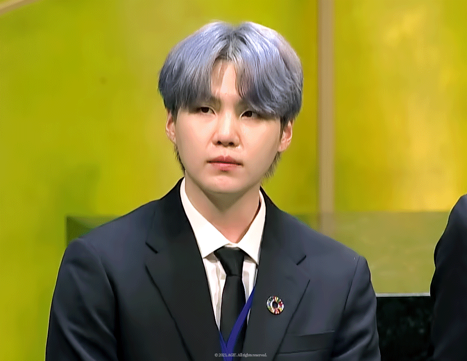 [잡담] 아 방탄 슈가 또 무대할때만 피어싱 끼고 연설할때 싹 다 뺌 | 인스티즈