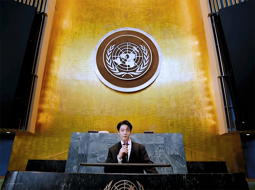 [잡담] 방탄 무대 딱 시작할때 정국 얼굴이랑 유엔 ㅁㅏ크랑 같이 보이는거보고 눈물흘린 20대여성.. | 인스티즈