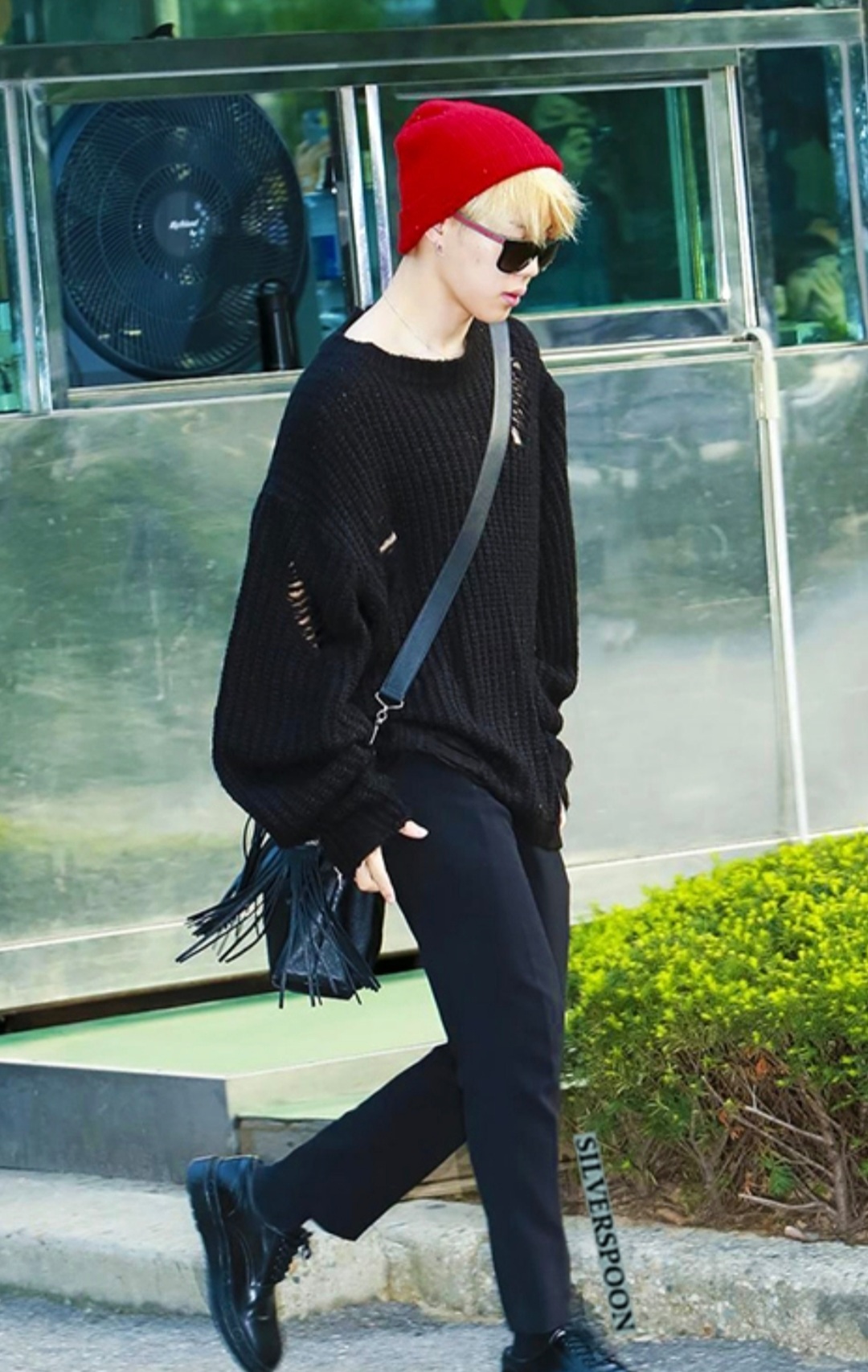 [잡담] 방탄 지민 가방 취향 진짜 많이 바꼈음 | 인스티즈